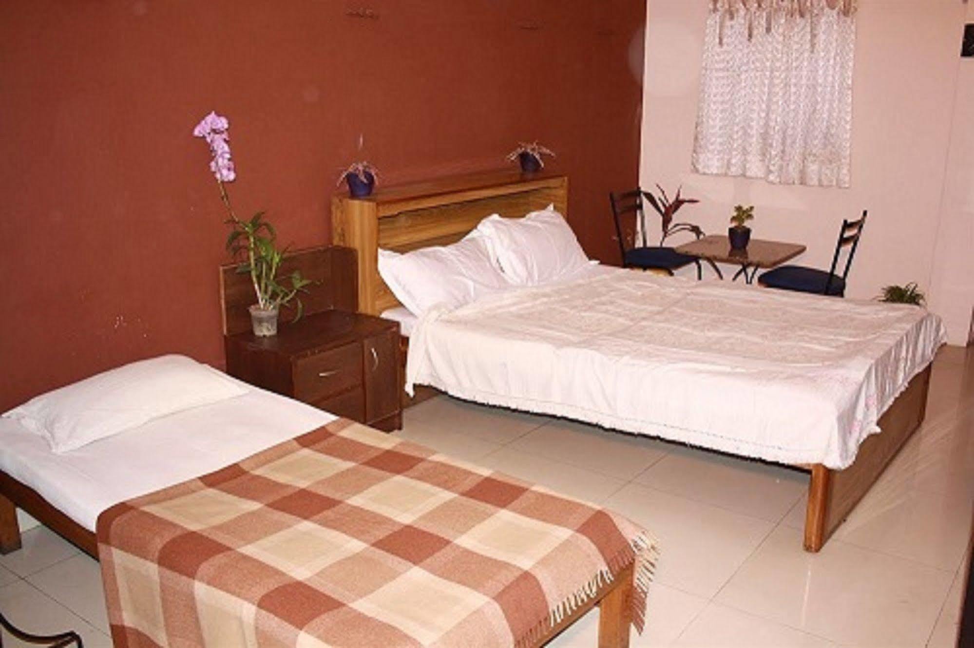 Hotel Minerva Residency Bangalore Esterno foto